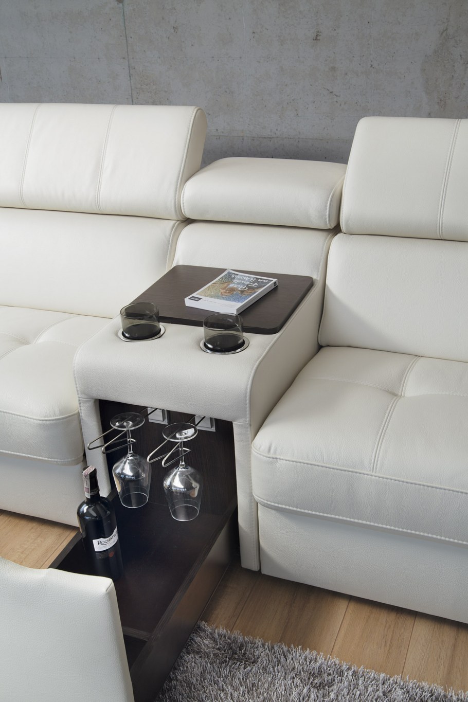 Угловой диван с полкой