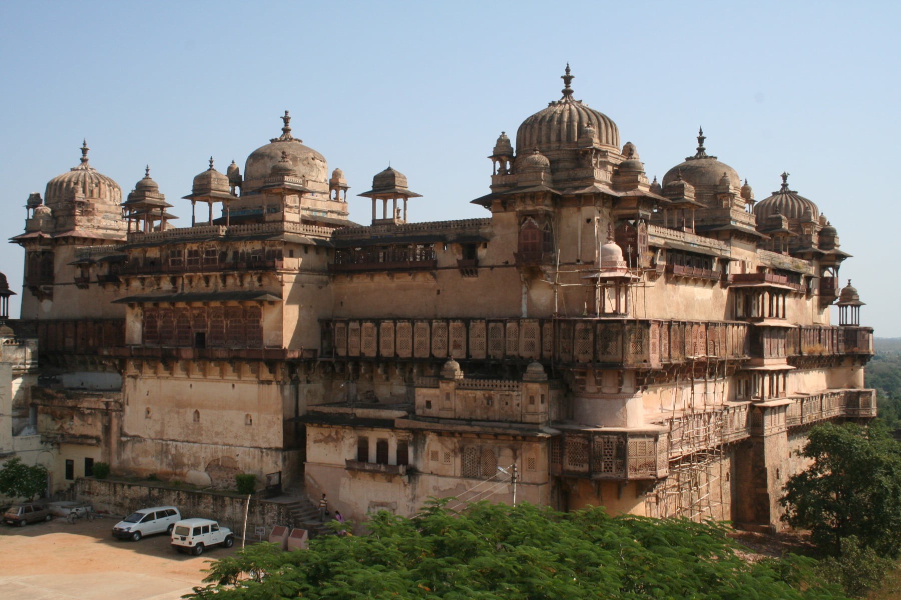 Fort world. Форт Орчхи Индия. Джханси Индия город. Архитектура древней Индии. Древняя Индия Тадж Махал.