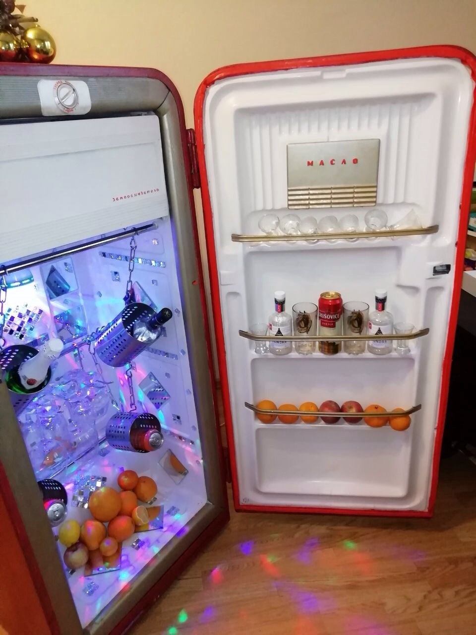 сделать из старого холодильника шкаф