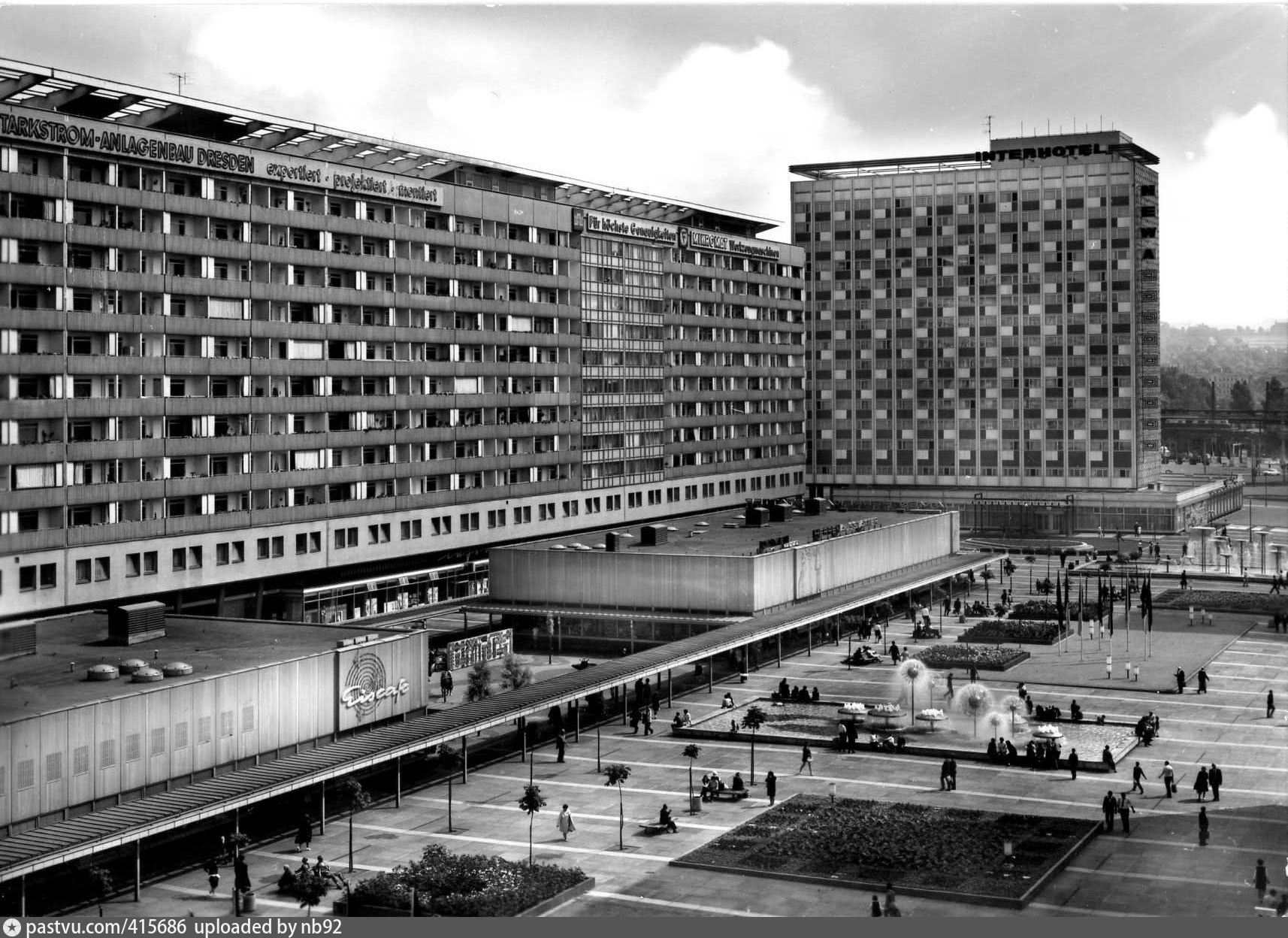 Гдр. Ле Корбюзье архитектура Берлин. ГДР архитектура Восточный Берлин. Дрезден 1970. Германия 1960.