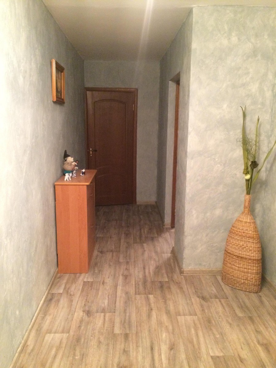 Жидкие обои в прихожей