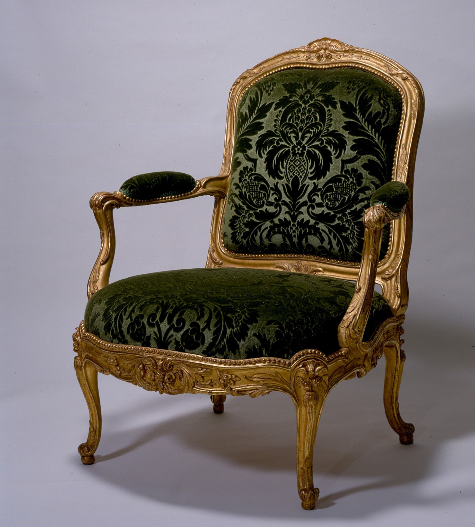 The chair. Кресло Луи 15 Louis XV. Кресло Людовика 14. Антикварные кресла Людовика 14. Стулья рококо Людовик.