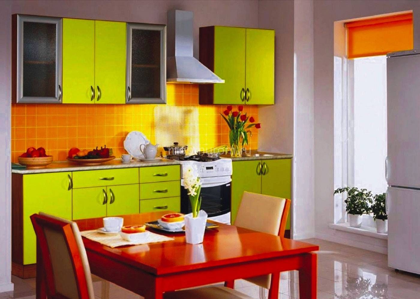 Желто зеленая кухня. Яркий кухонный гарнитур. Кухня в оранжево зеленом цвете. Желто оранжевая кухня.