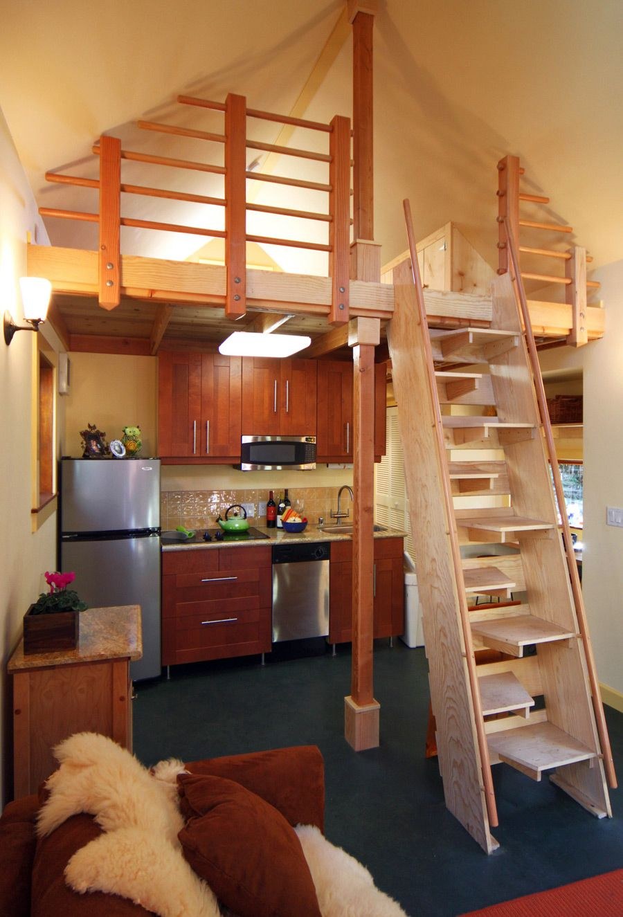 Маленький домик с чердаком