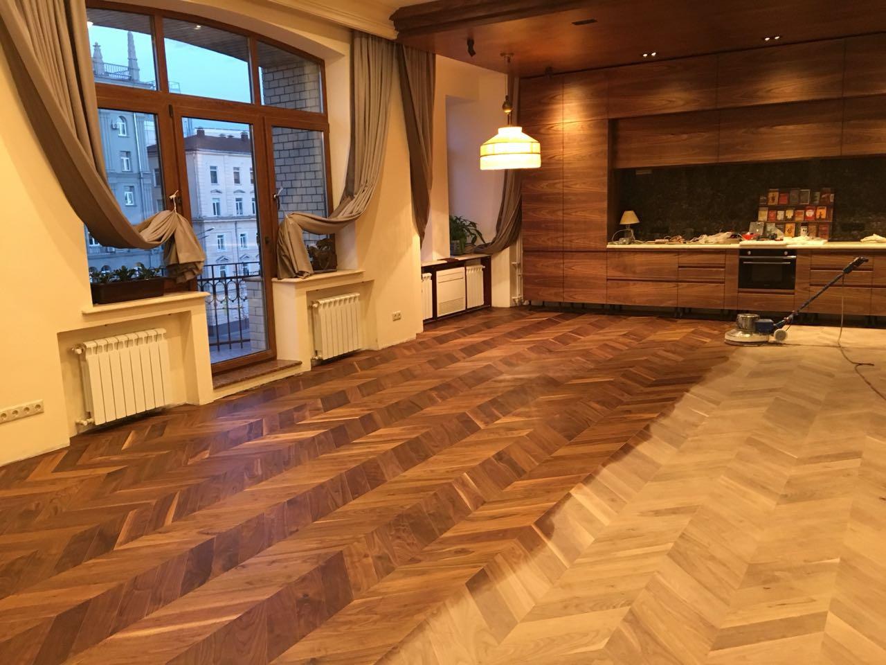 Parquet москва. Паркет пол циклевания. Отциклевать паркет. Старинный паркет. Старый паркетный пол.