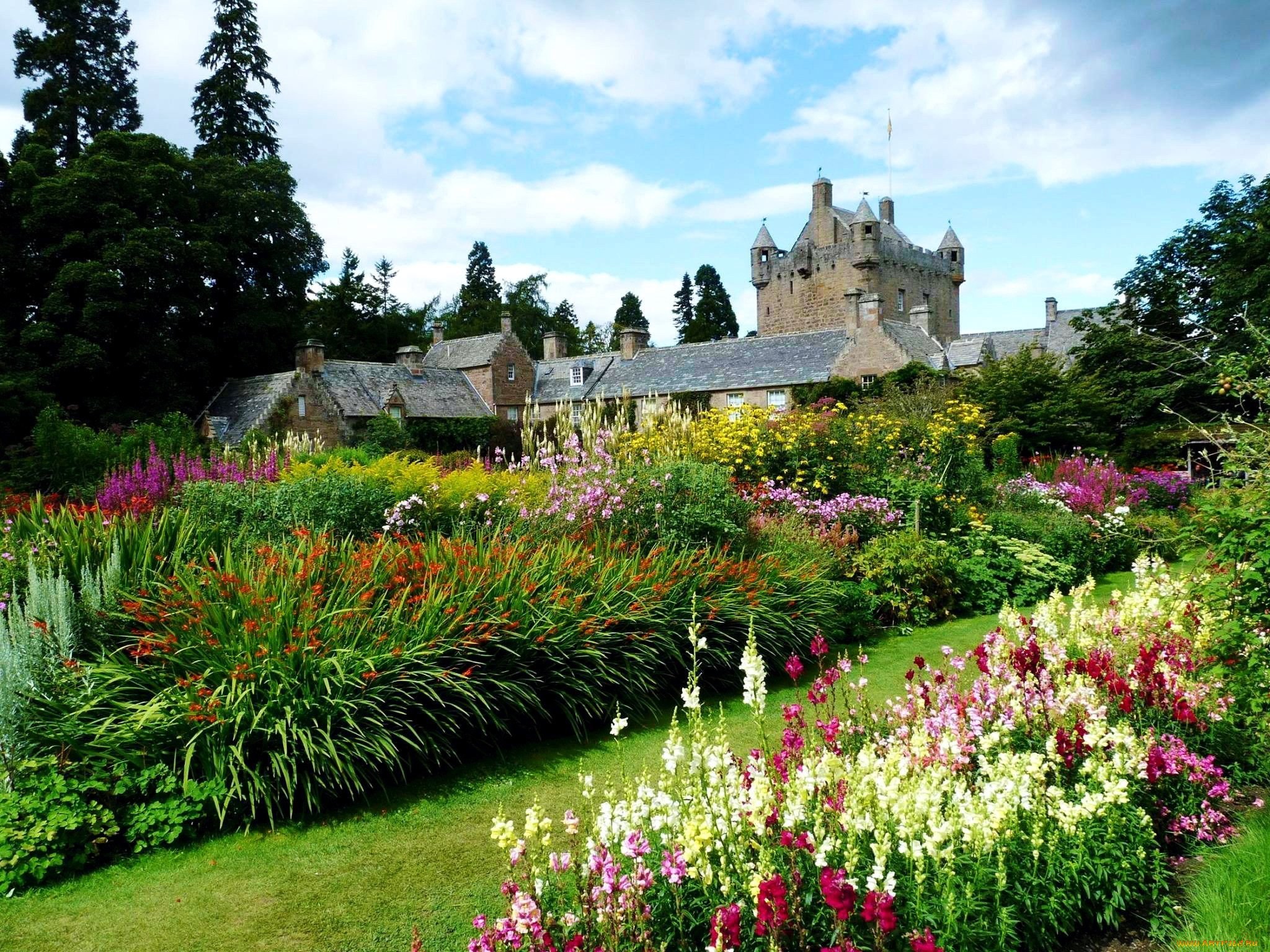 Garden of england. Сады замка Глэмис Шотландия. Касл Флауэрс Шотландия. Сады и парки Англии и Шотландии. Сад Крари Шотландия.