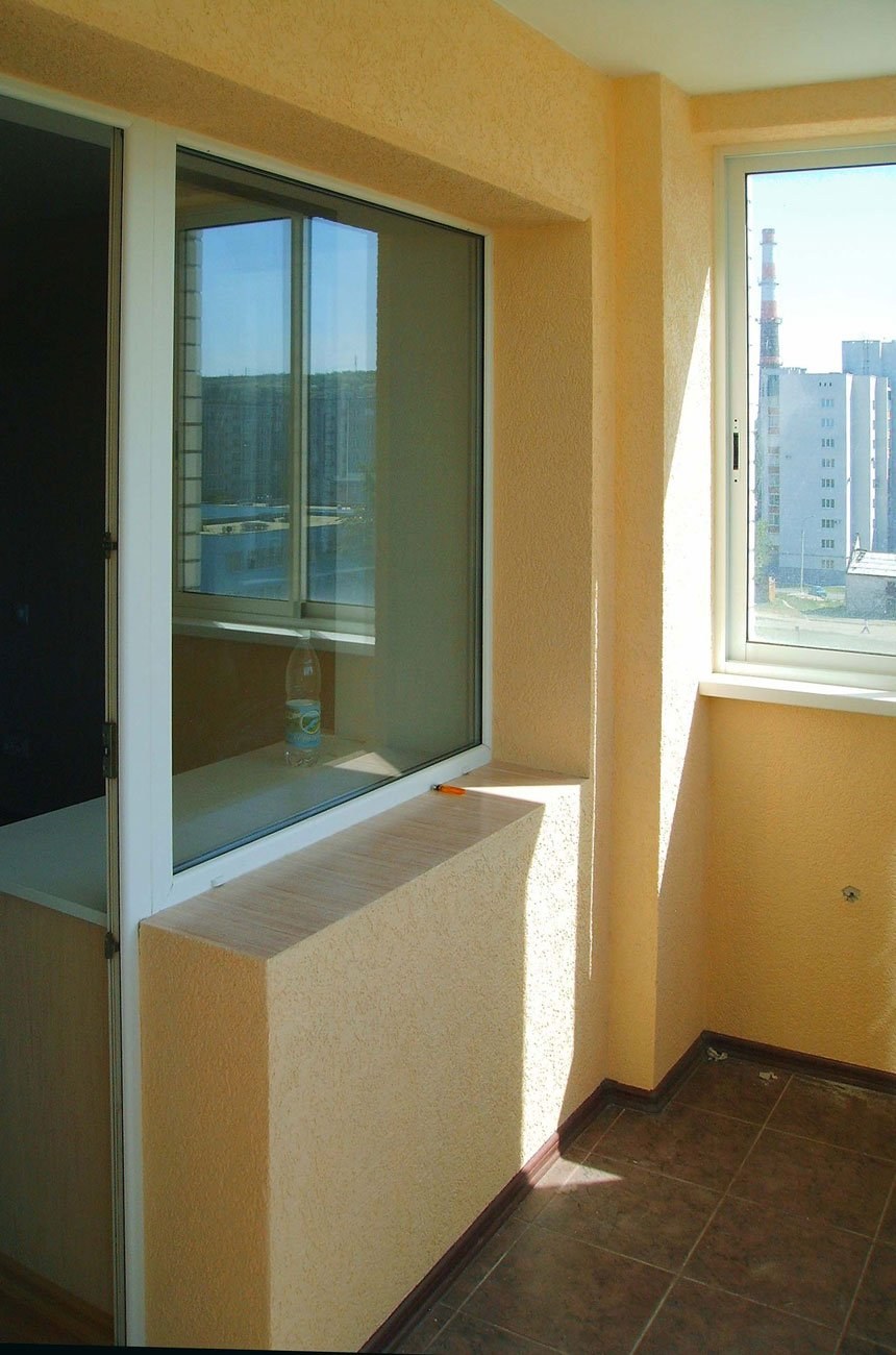 Декоративная штукатурка на балконе