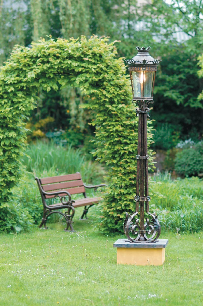 Фонари на дачном участке