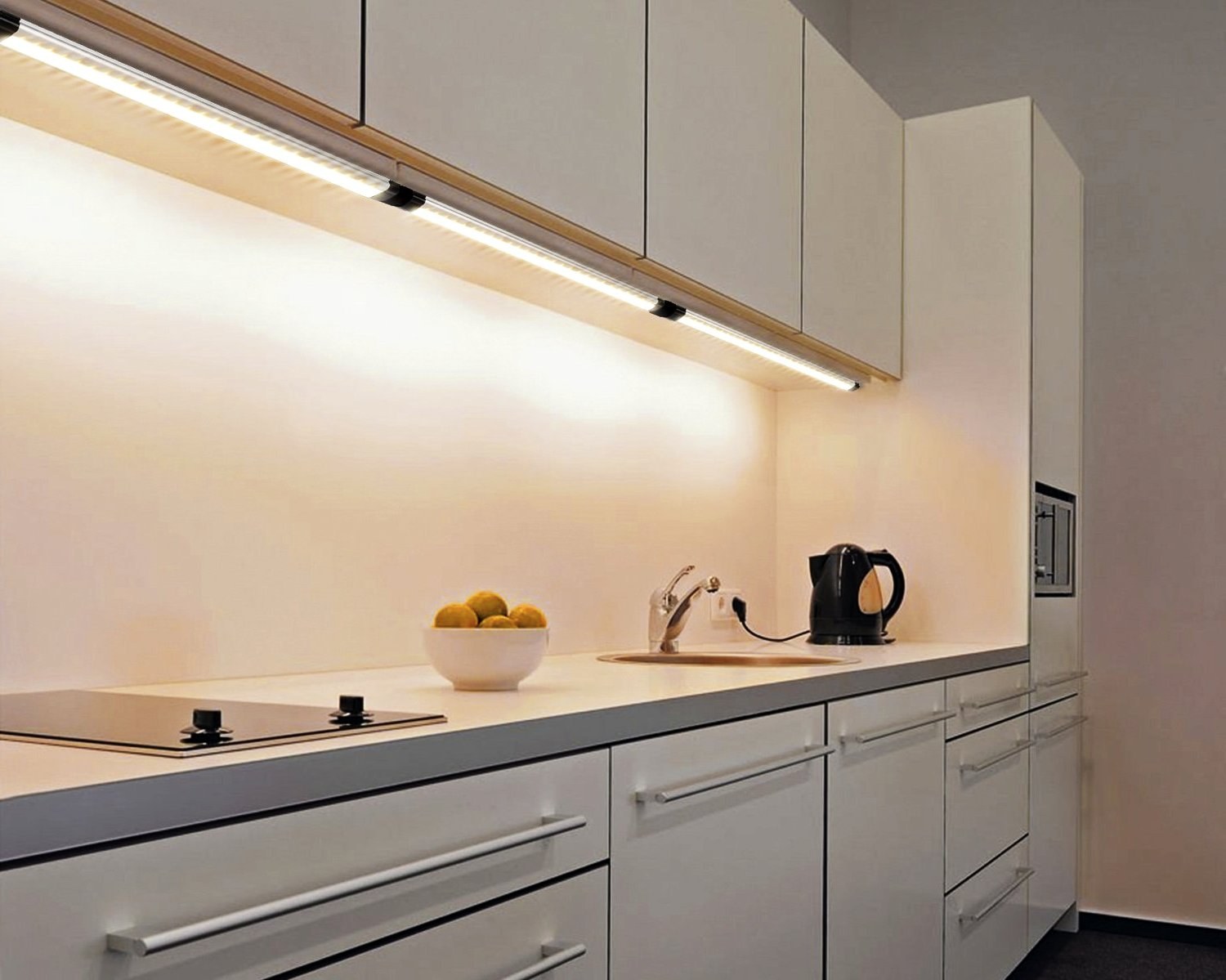 Кухня теплый свет. Подсветка кухни 220 вольт. Подсветка для кухни под шкафы светодиодная. Подсветка под кухонными шкафами. Светодиодная подсветка столешницы.