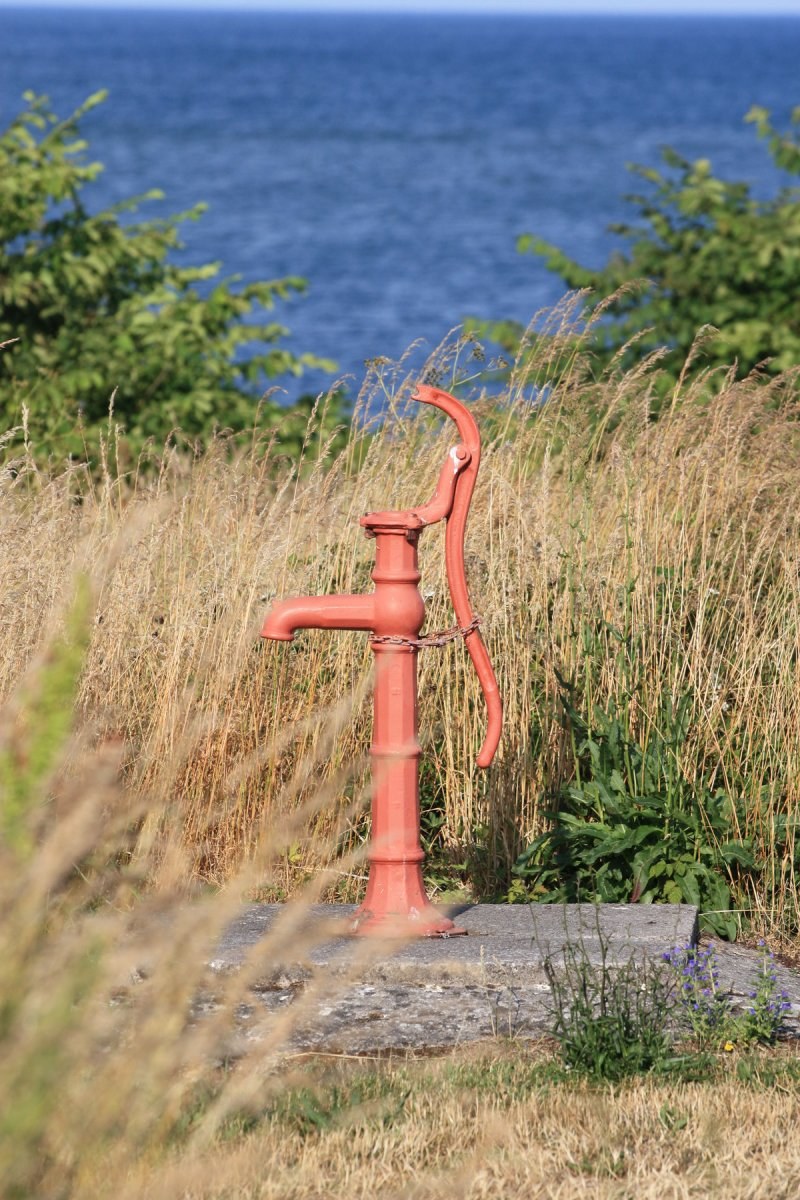 Уличный кран на даче