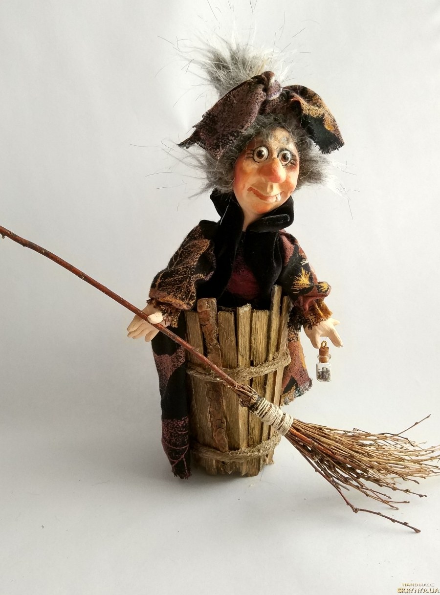 Баба Яга с мухомором на носу