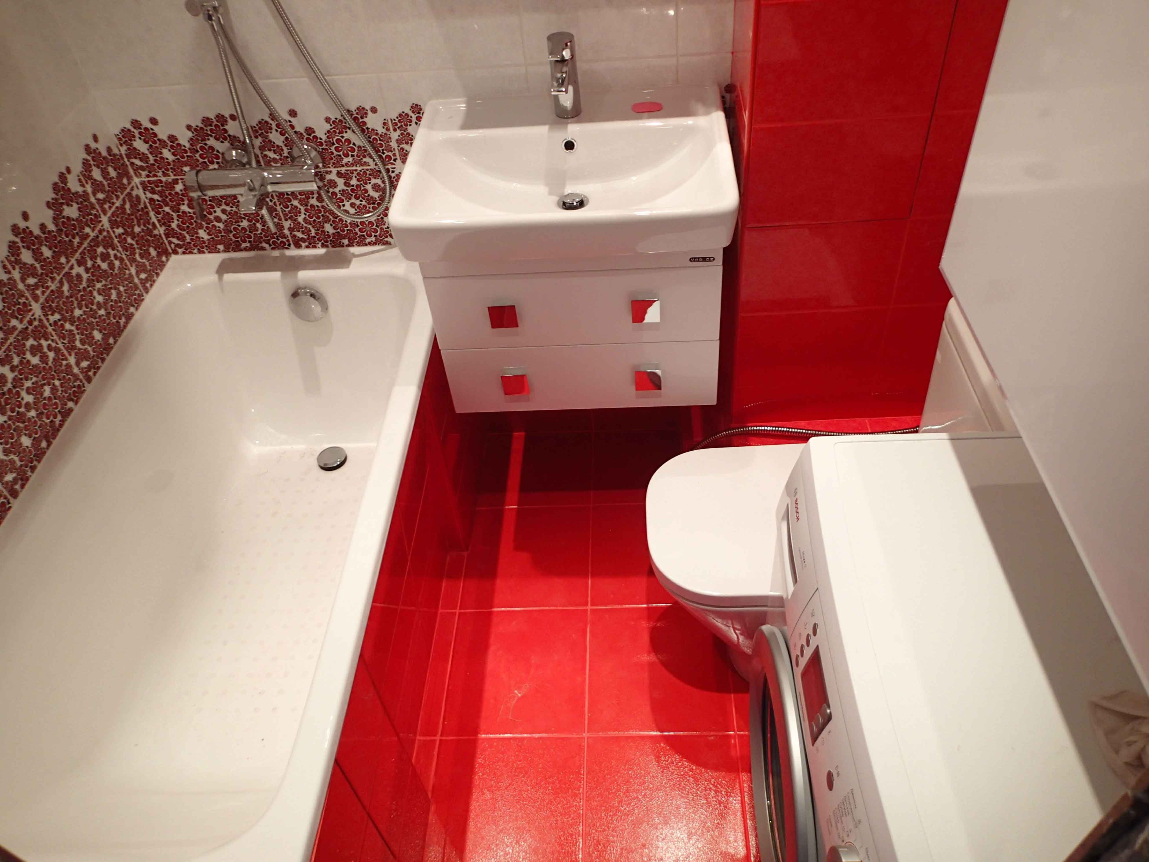 Ремонт небольших ванн. Ванная комната в хрущевке. Маленькая ванна с туалетом. Совмещенный туалет с ванной. Красная ванная.