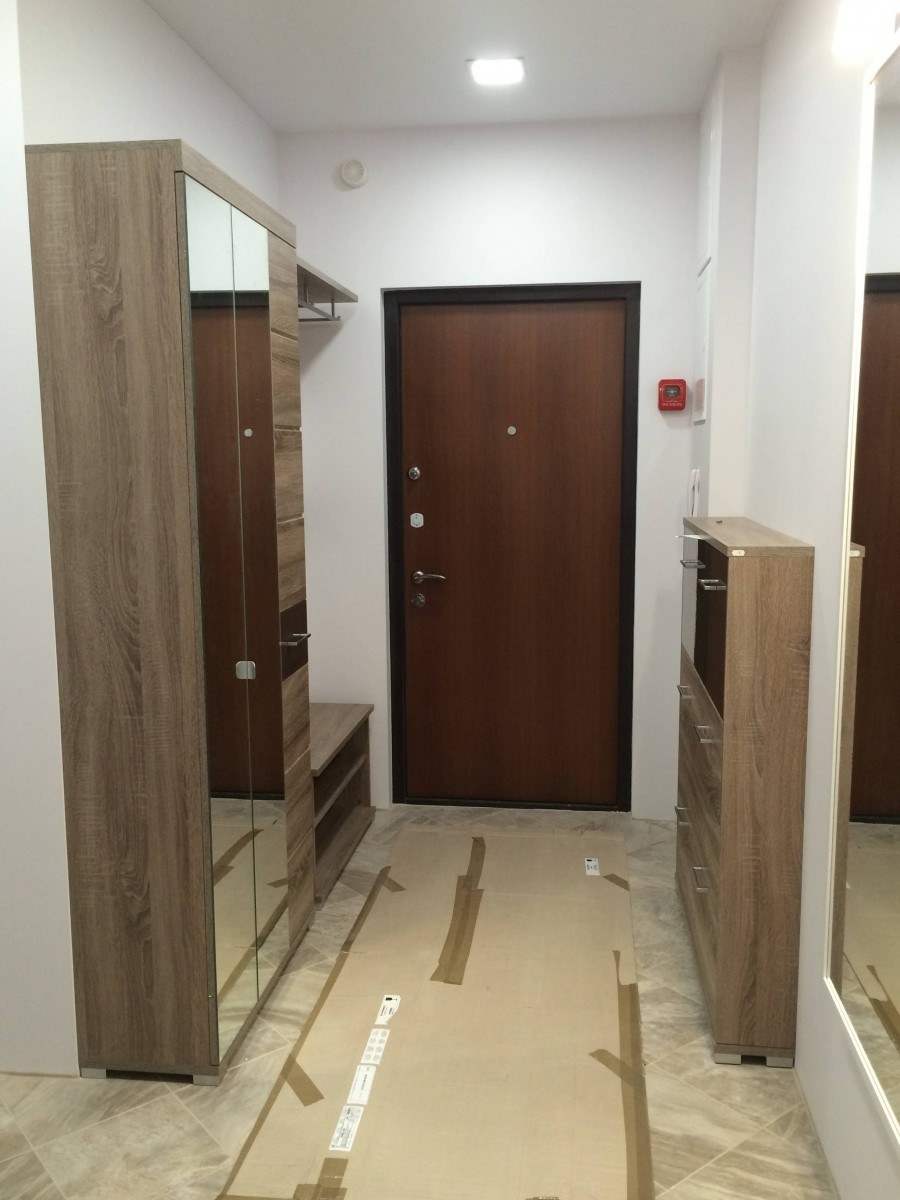 Прихожая в светлых тонах