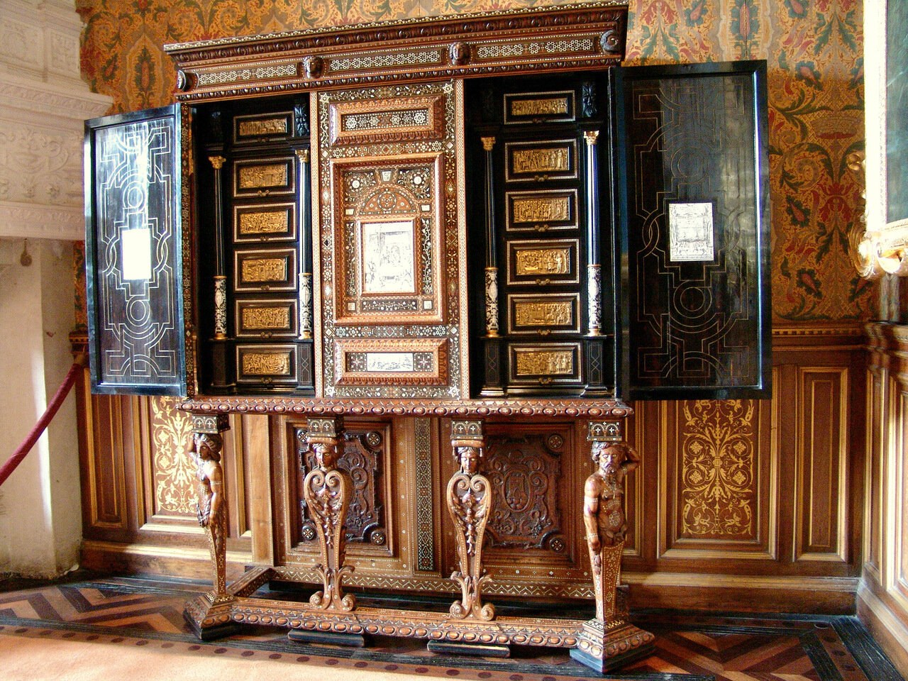 Мебель 17 века. Барокко мебель Людовик 14. Шкаф кабинетный 19 век Франция. Мебель Барокко 17 век. Итальянская мебель Людовик 16.