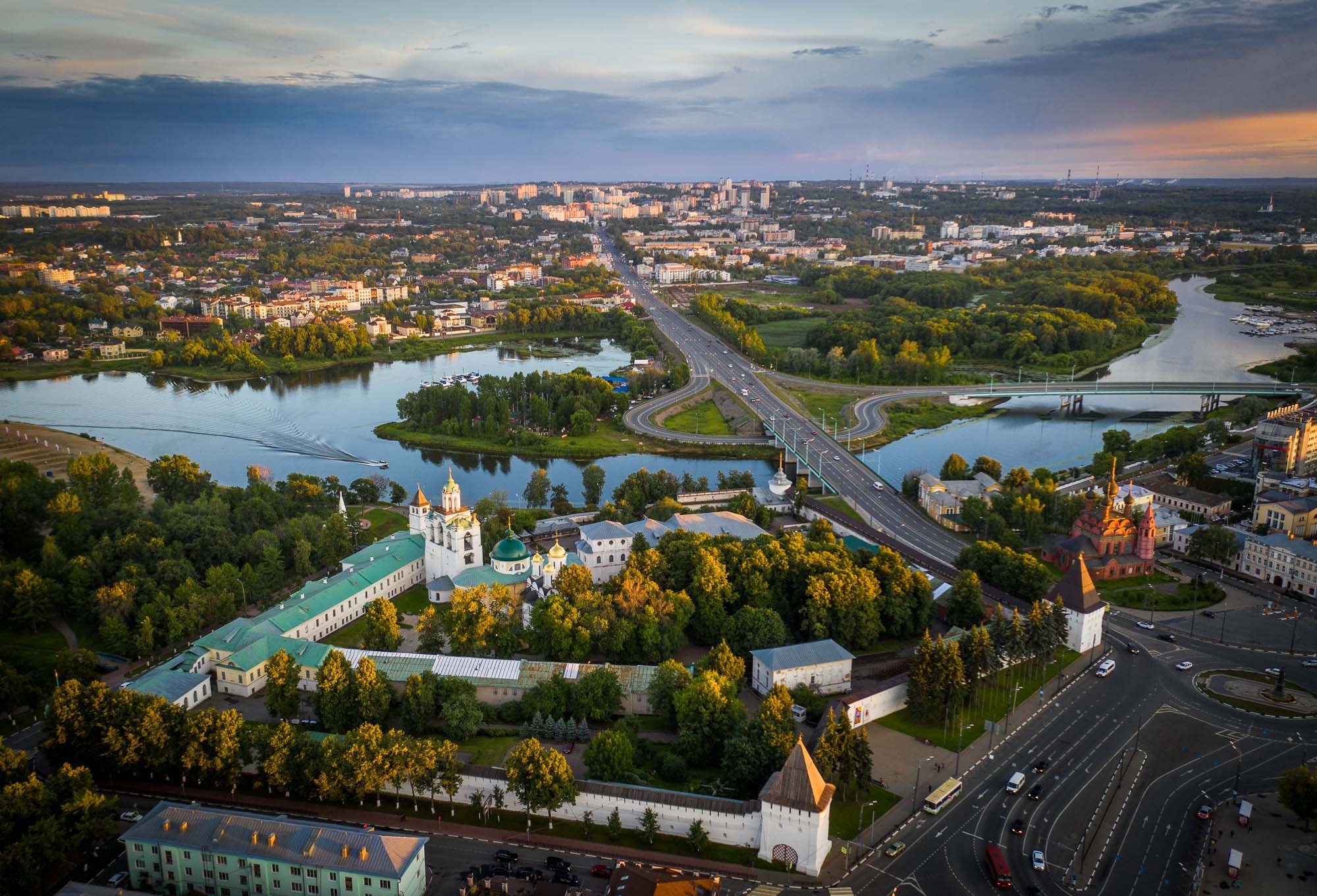 Туры в ярославль из нижнего. Город Ярославль. Ярославль центр города. Виды Ярославля. Исторический центр Ярославля.