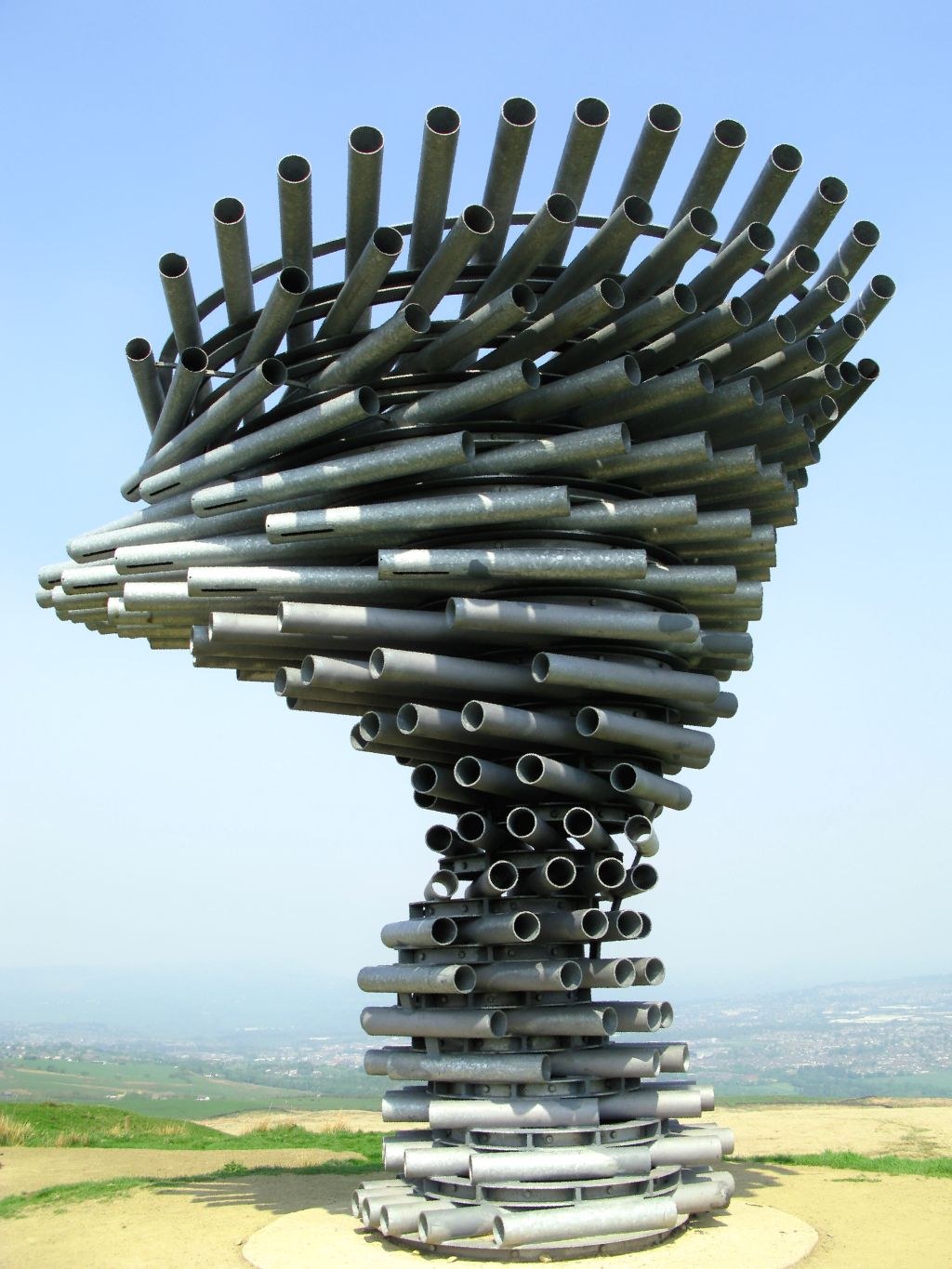 Скульптура Поющее дерево Великобритания