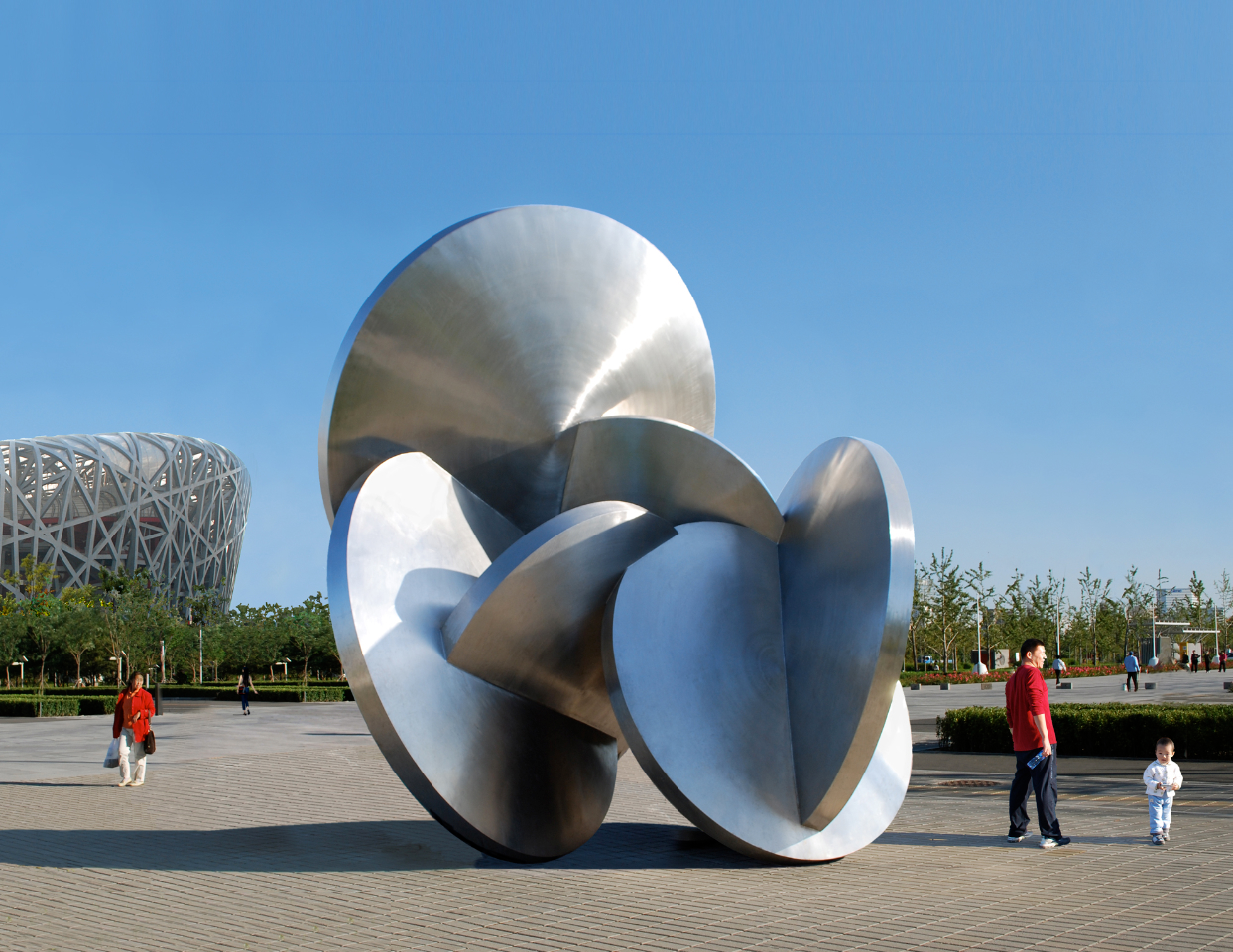 Звучащий памятник. Stainless Steel Sculpture Garden. Современная скульптура. Современная скульптура из металла. Современные арт объекты.