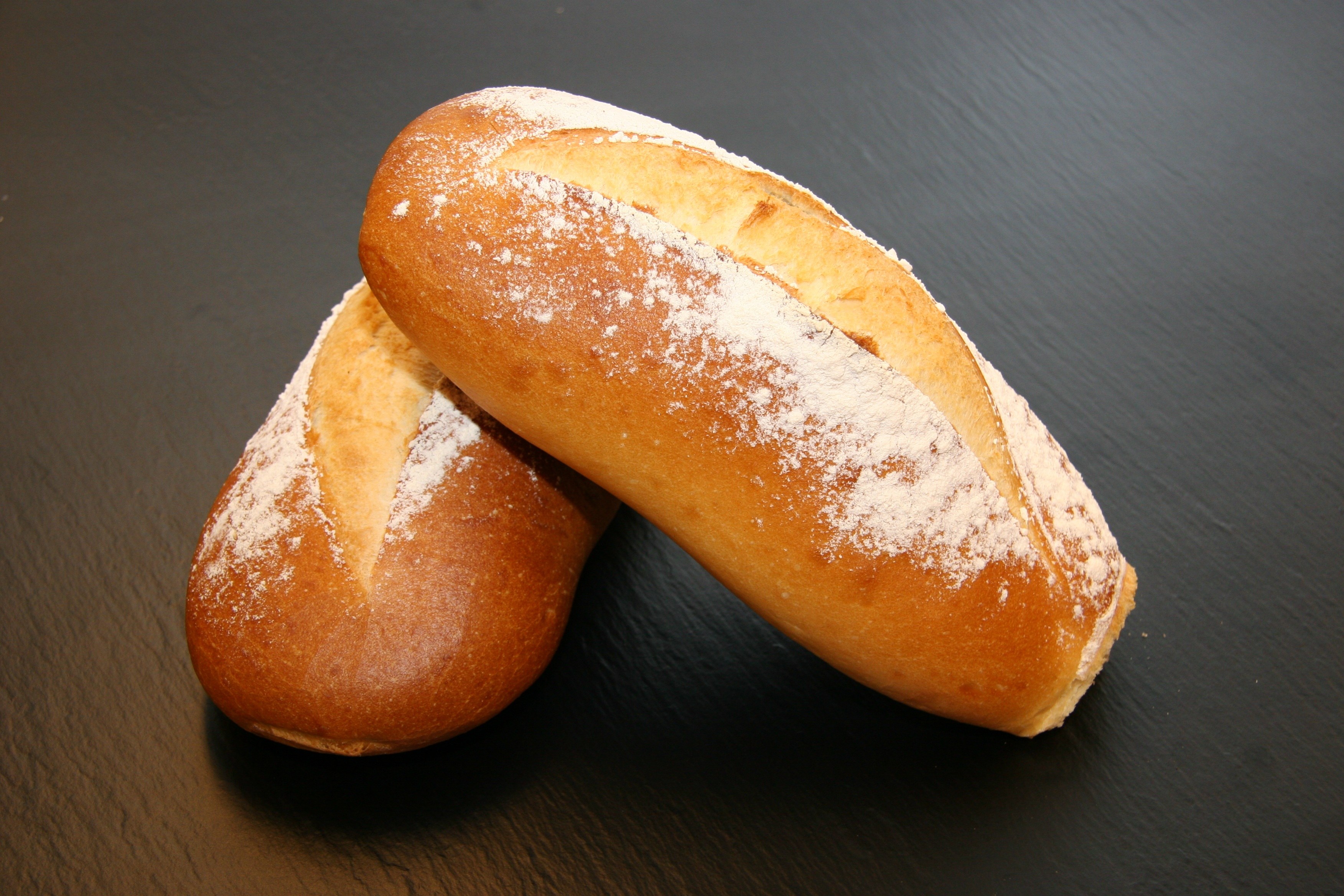 Старая булочка. Булочки. Хлеб булочки. Французская булка. Булка хлеба.