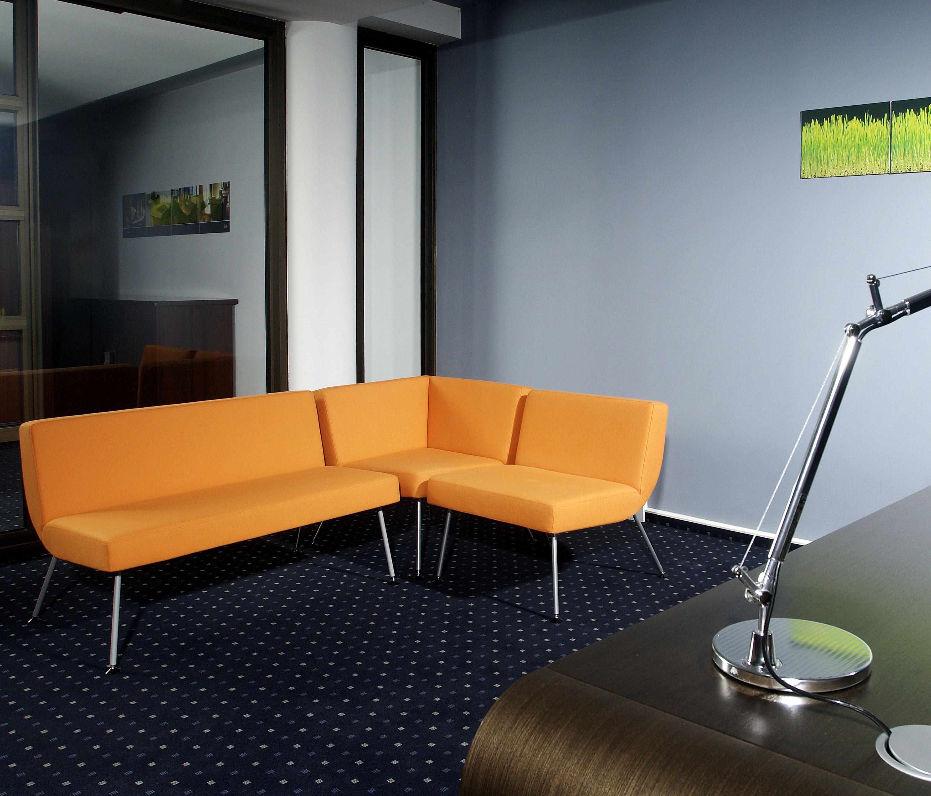 Диван в зону ожидания. Креативные диваны для офиса. Диваны для посетителей в офис. Мебель для зоны ожидания.