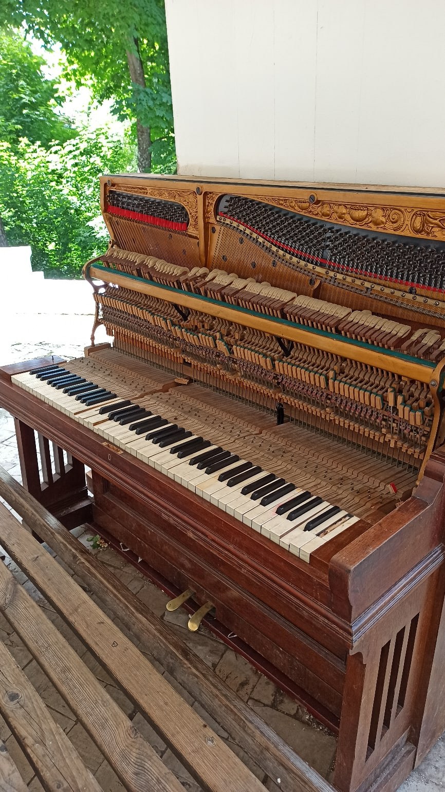 Рояль в сквере Чайковского