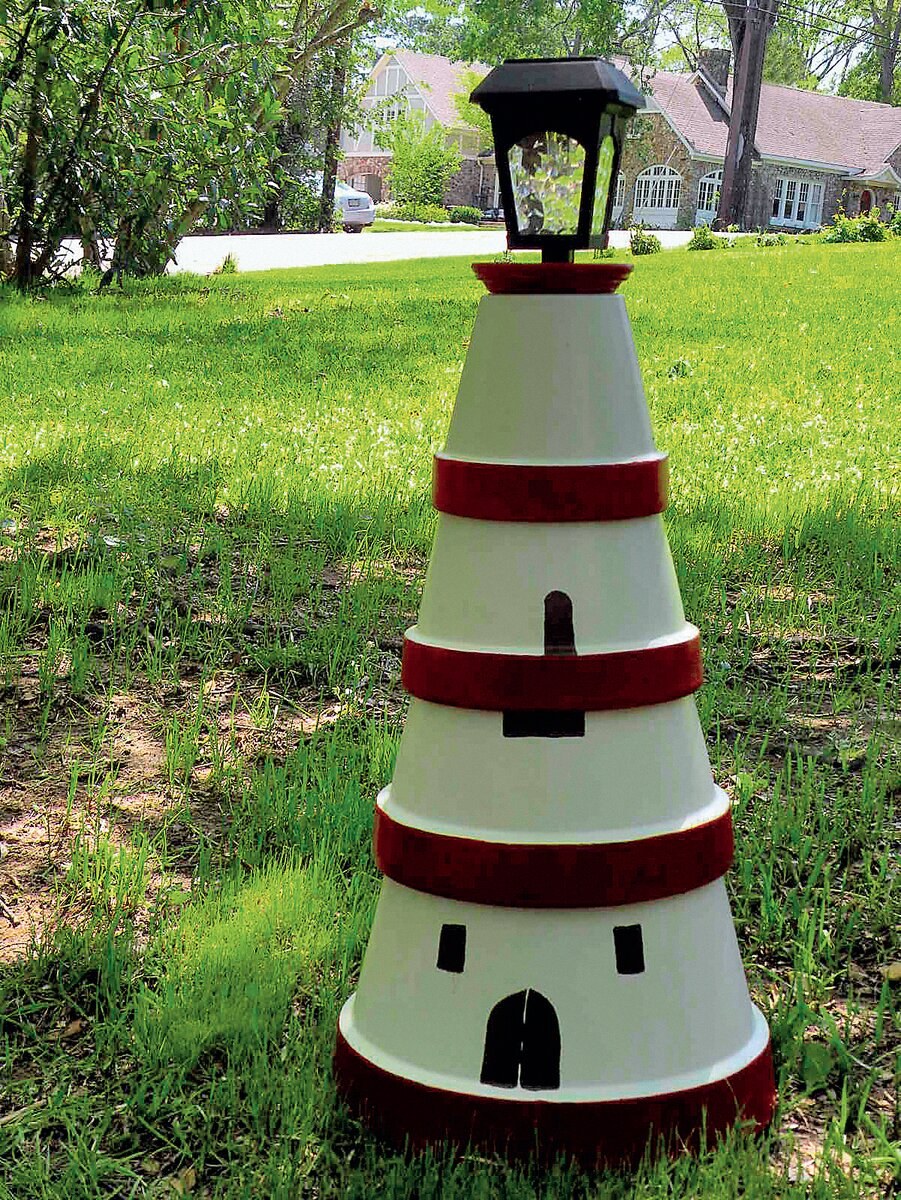 Маяк из глиняных горшков