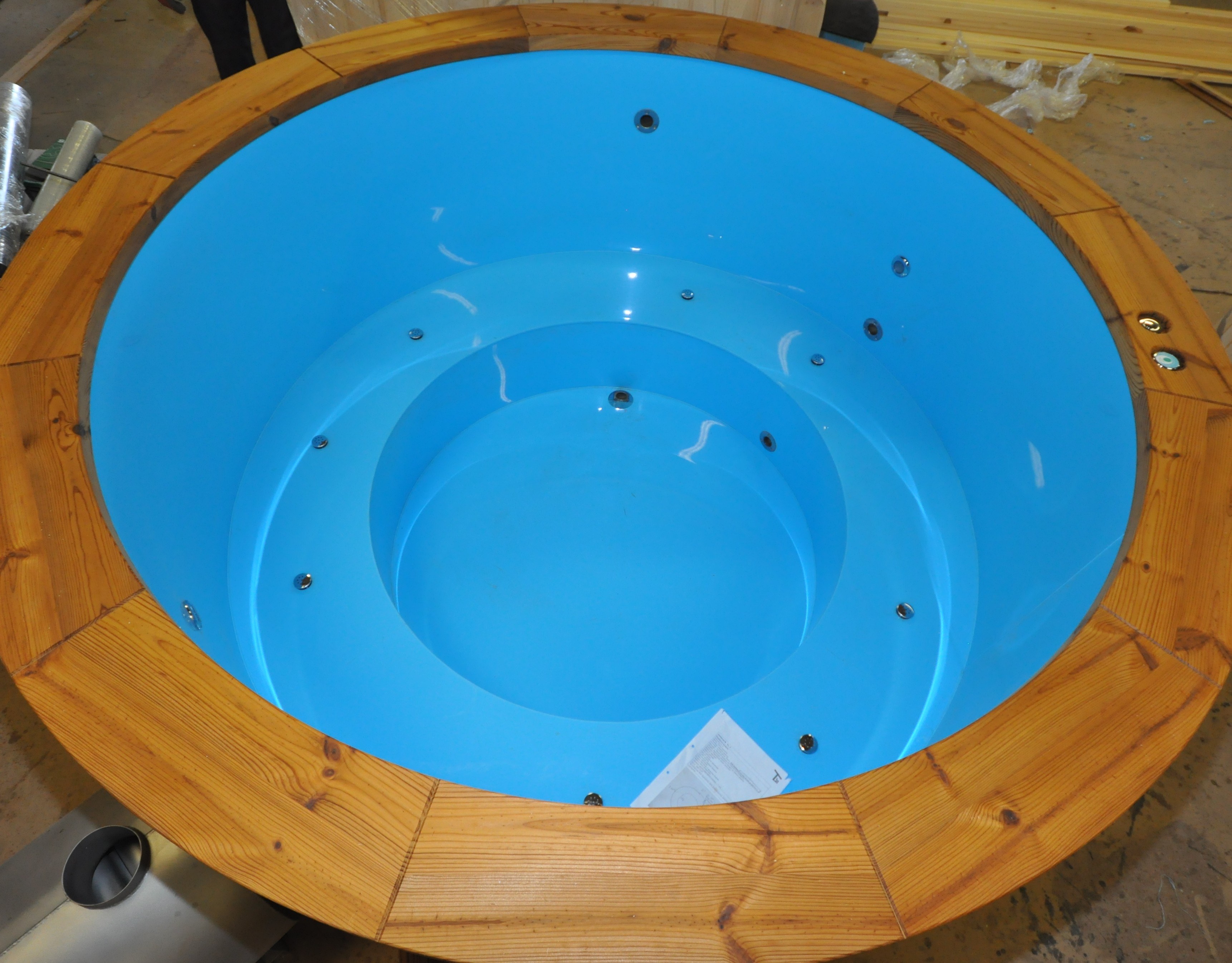 Чаша для бассейна из пвх. Бассейн GARDENPLAST круглая купель 2.0 х 1.5 м. Купель из полипропилена(чаша из пластика 5мм). Купель из полипропилена 2*2. Купель бак 2500 (d186,d139х143) 2500 л.
