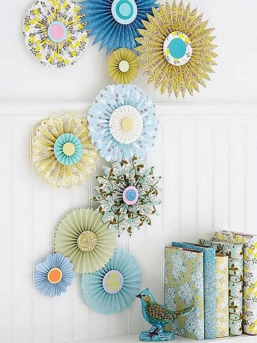 Бумажные украшения на стену
