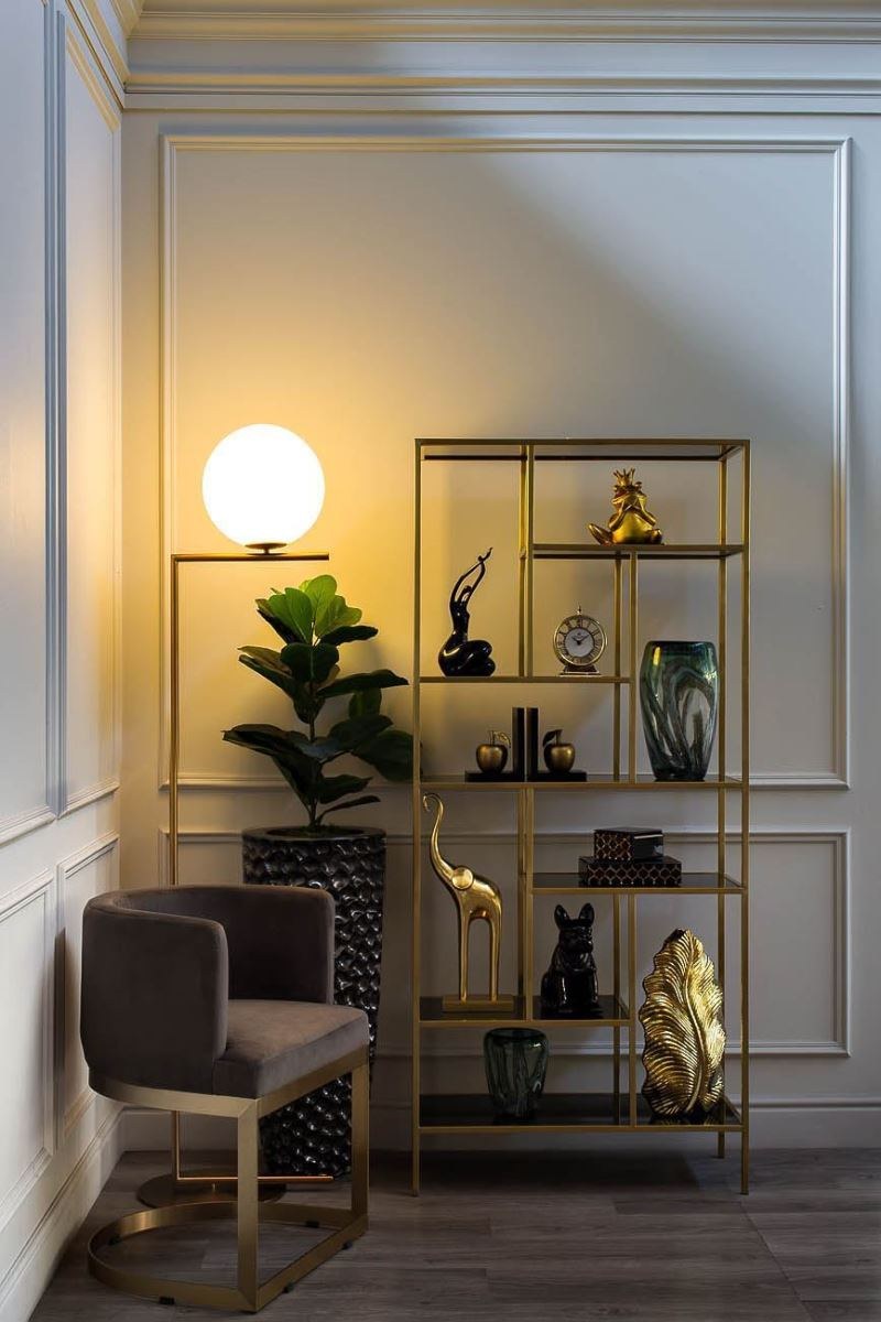 Стеллаж на золотом каркасе