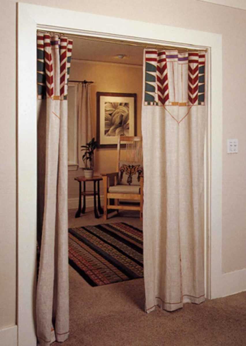 Тканевые шторы на дверь