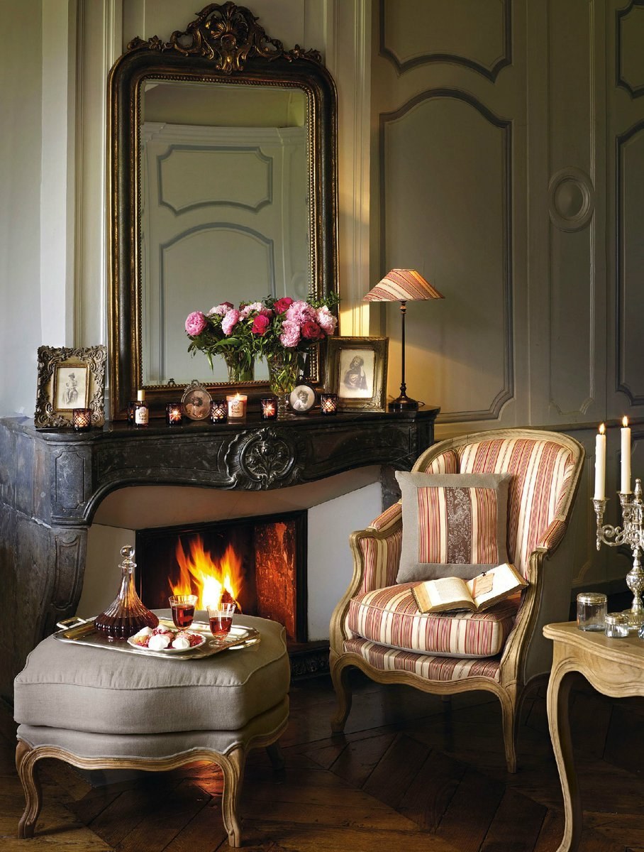 Камин и кресло