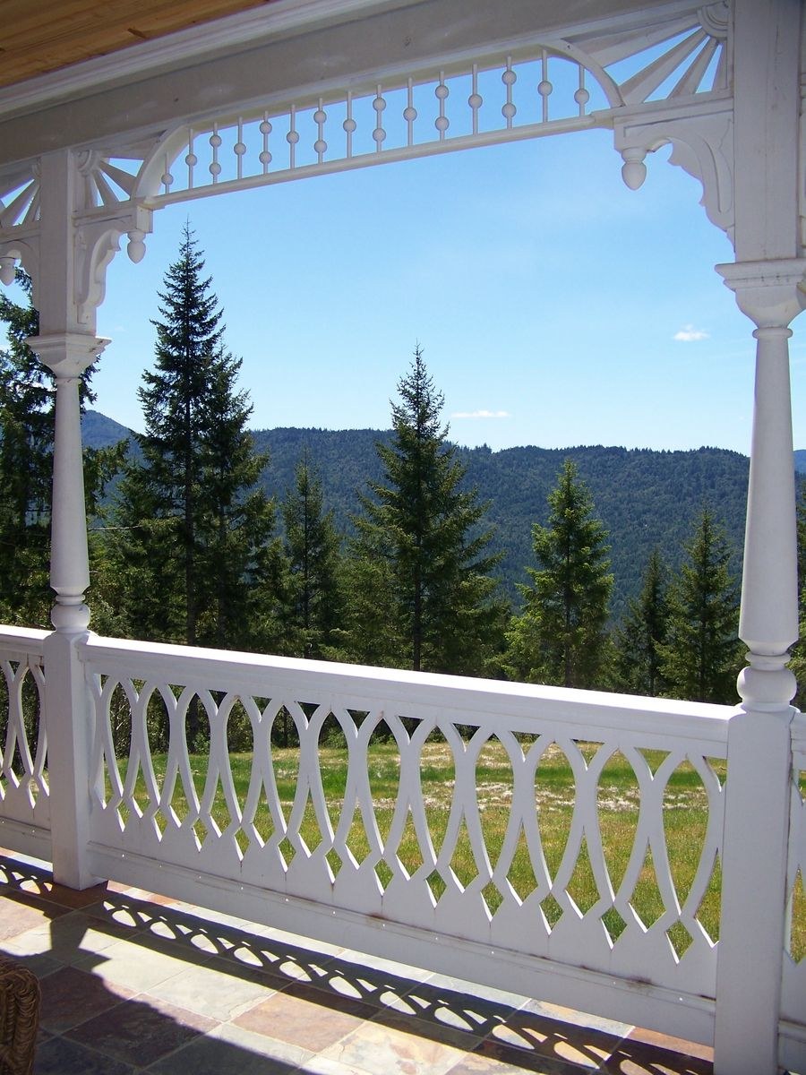 Крыльцо в бревенчатом доме