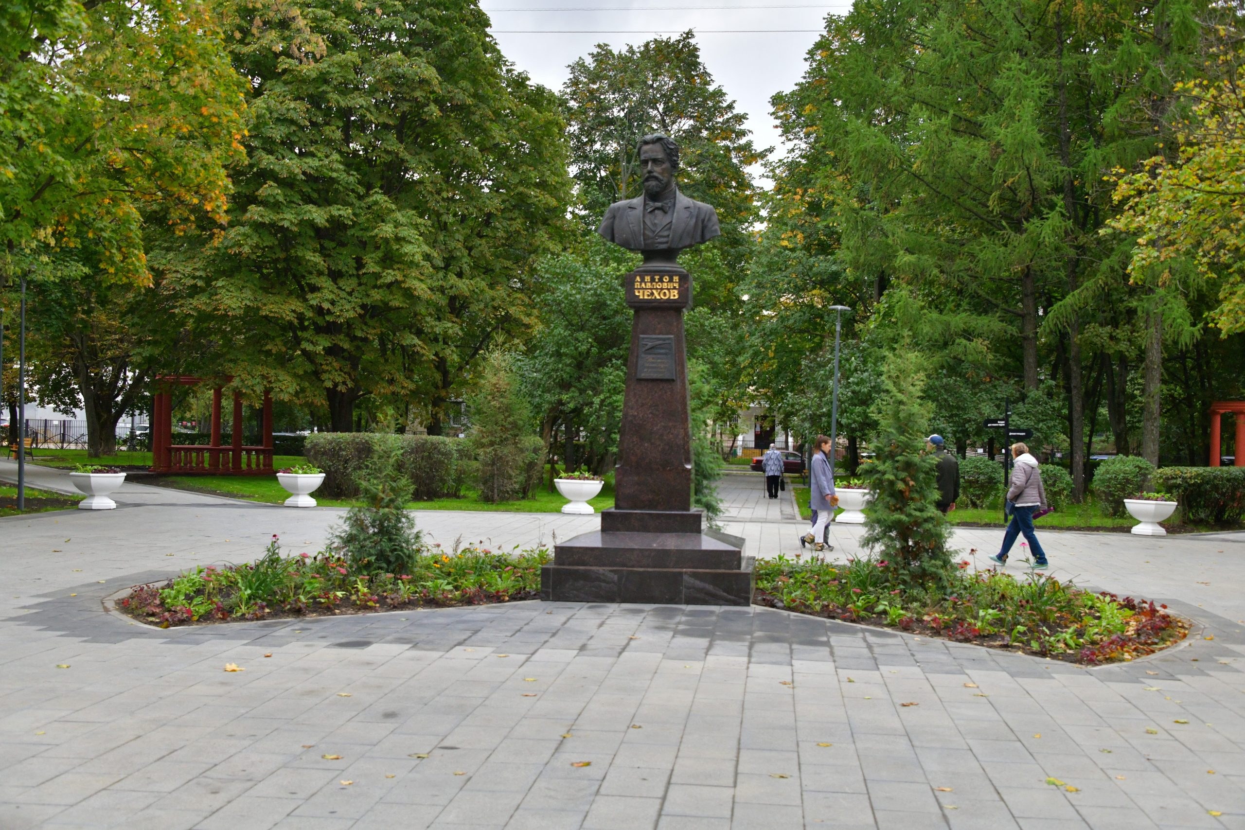 Сквер имени. Сквер имени Чехова в Люблино. Сквер имени Чехова в Чехове. Сквер Чехова Таганрог. Парк Чехова Люблино.