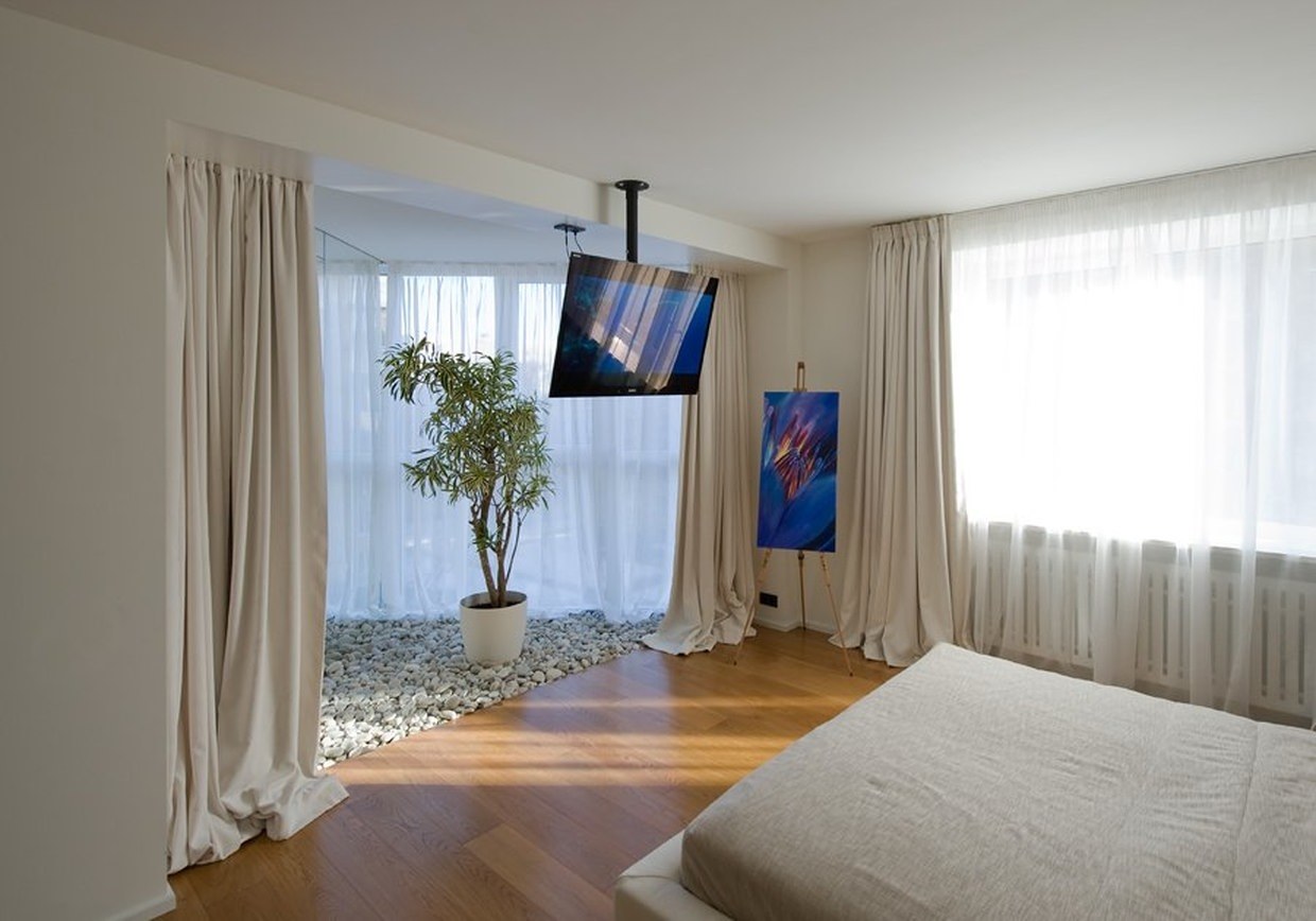 Фото спальни с двумя окнами на разных стенах фото