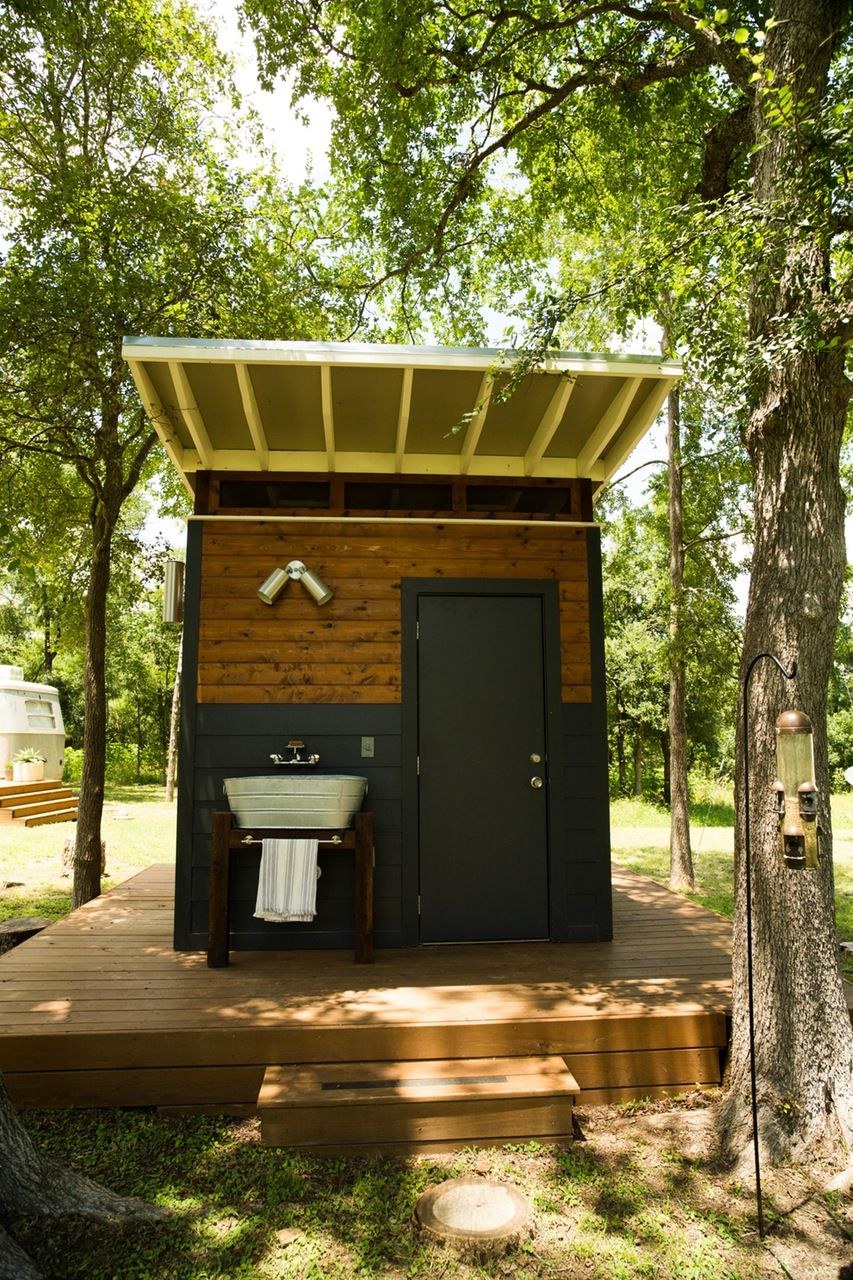 Современный уличный туалет