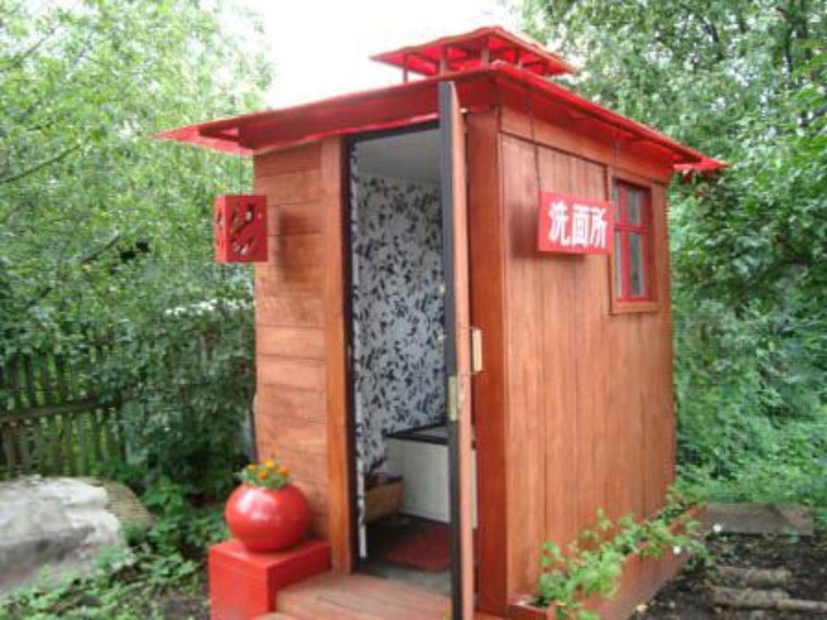 Дизайнерский уличный туалет