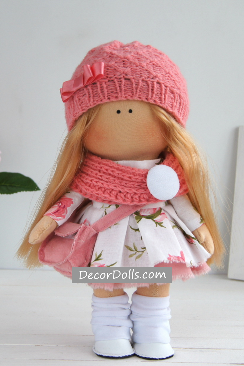 Текстильная кукла большеножка