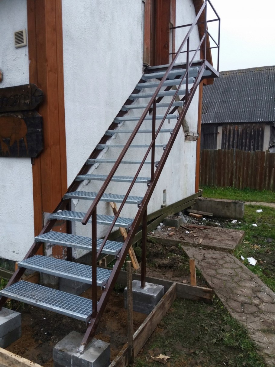 Наружная лестница на мансарду