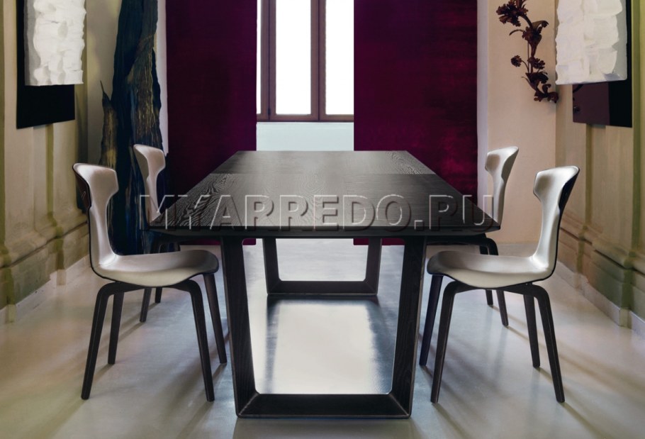 Poltrona Frau Mesa due Dining Tables
