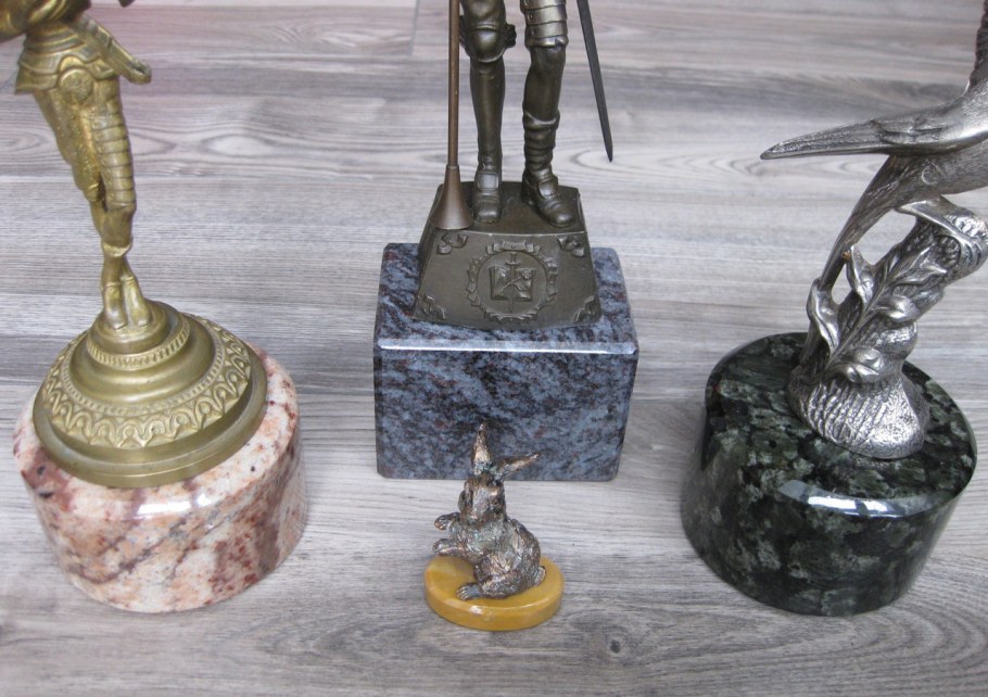 Подставка для инструмента из дерева