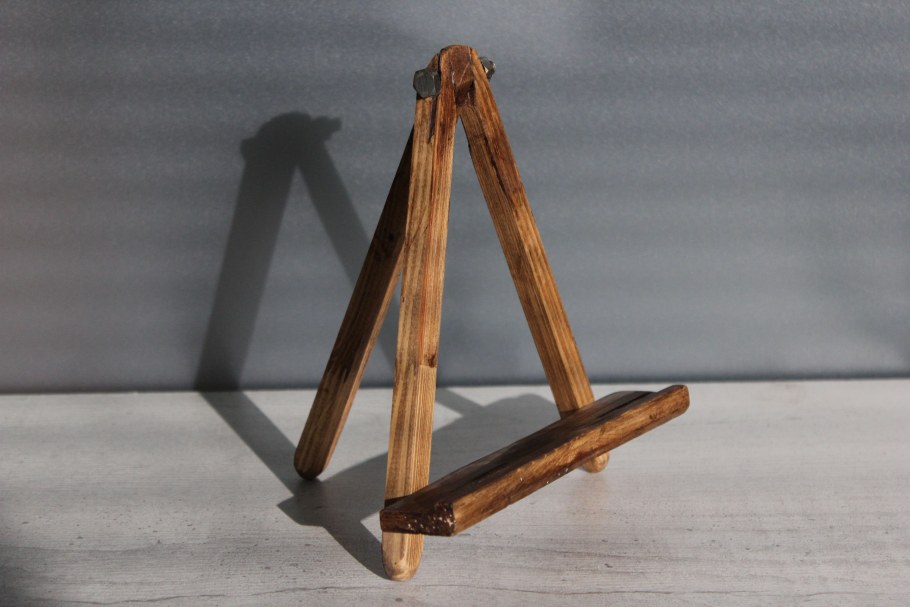 Подставка для карандашей из дерева