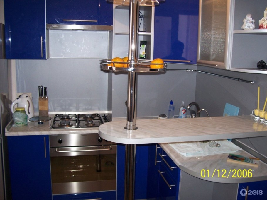 Барная стойка в доль стены