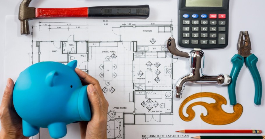 Семья делает ремонт