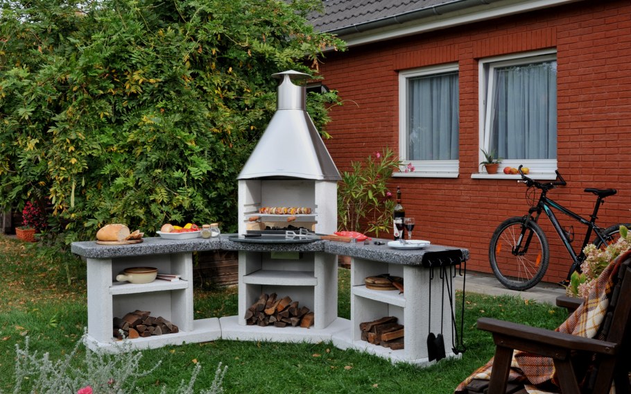 Летняя кухня с перголой и мангалом