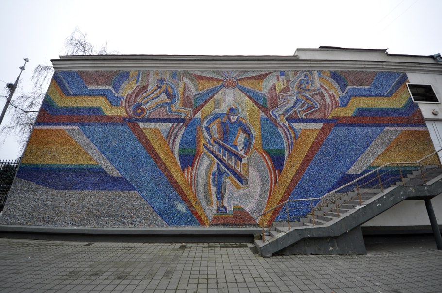 Мозаичное панно на песочной аллее в Сокольниках