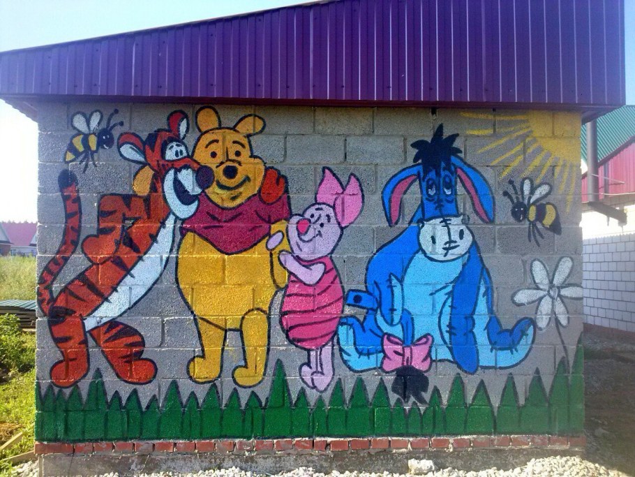 Раскрасить стену на даче