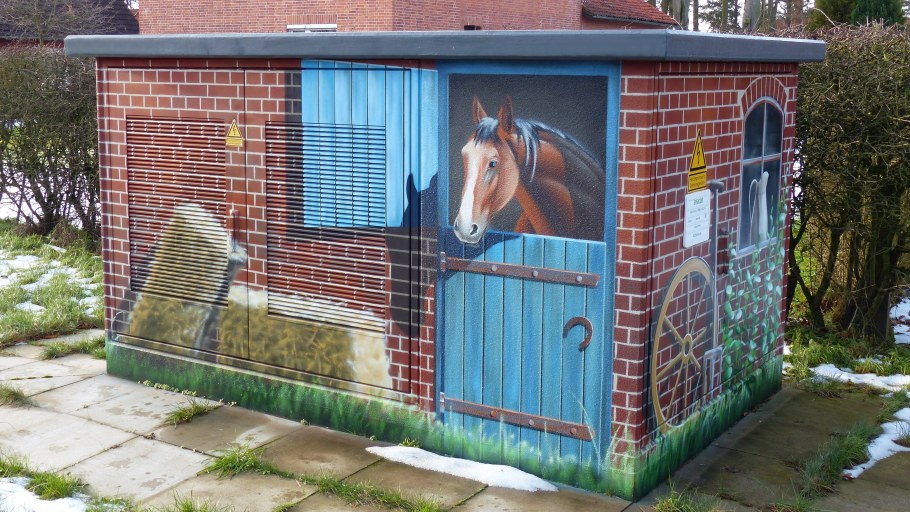 Разрисованный сарай