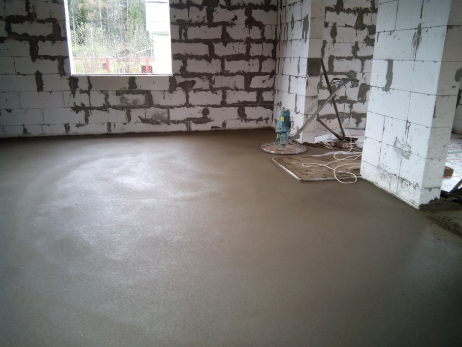 Стяжка пола высохшая