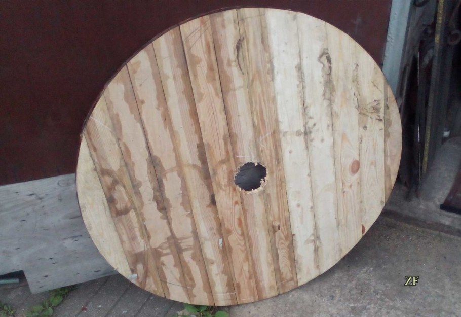 Деревянный щит из досок