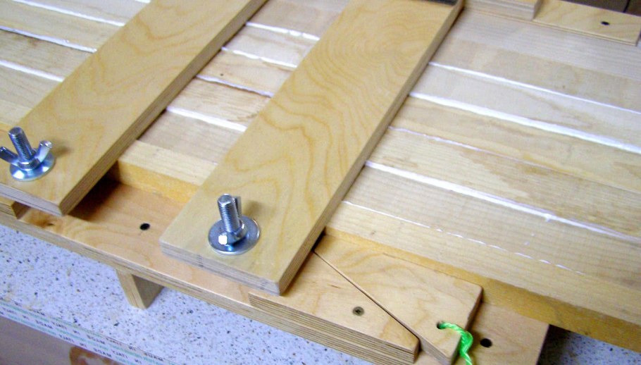 Приспособление для склейки мебельных щитов