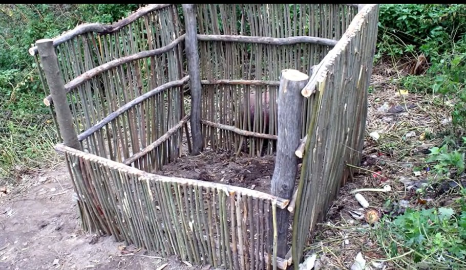 Ограждение для компостной ямы